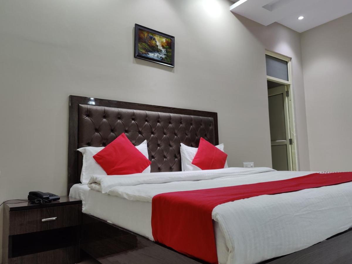 Hotel Kailash Mansarovar And Banquet Hall Bareli Zewnętrze zdjęcie