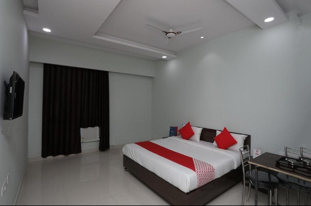 Hotel Kailash Mansarovar And Banquet Hall Bareli Zewnętrze zdjęcie