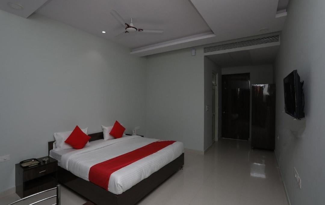 Hotel Kailash Mansarovar And Banquet Hall Bareli Zewnętrze zdjęcie